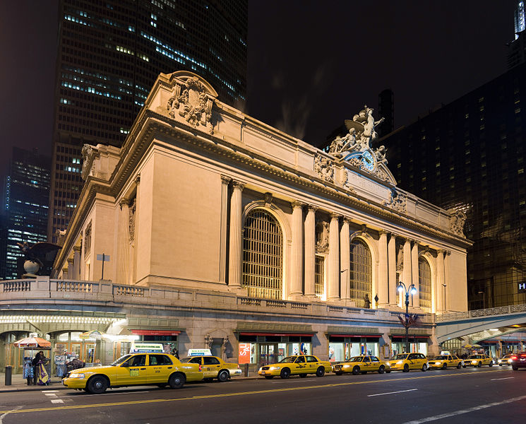 http://www.newyorkstatesearch.com/photos/New_York_City/photographs/Grand_Central_Station_Outside_Night.jpg