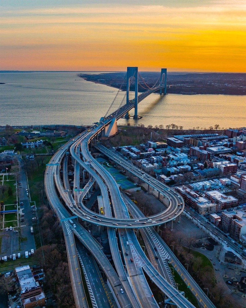 Verrazano Narrows Bridge, New York.
