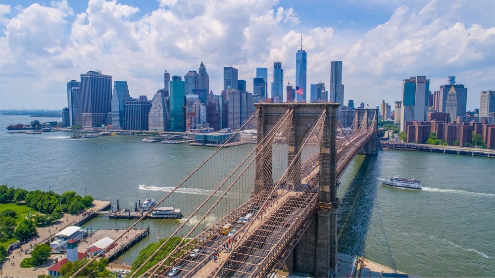 Brooklyn Bridge Manhattan Skyline, New York.